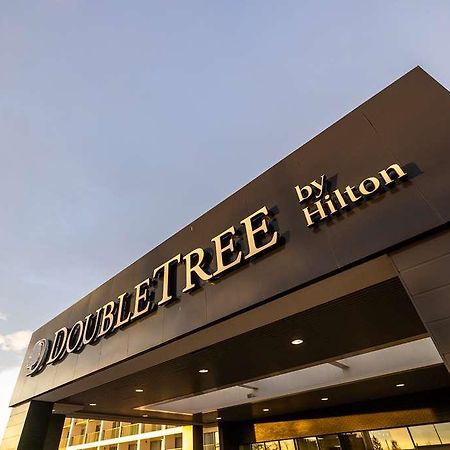 Hotel Doubletree By Hilton Calgary North Exterior foto