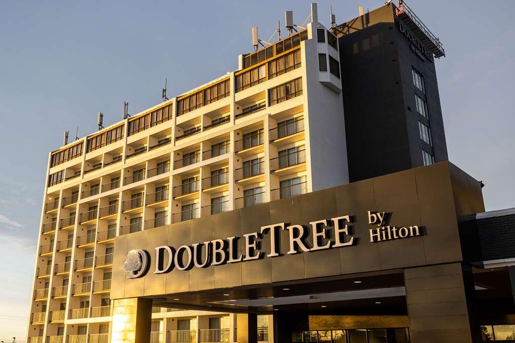Hotel Doubletree By Hilton Calgary North Exterior foto