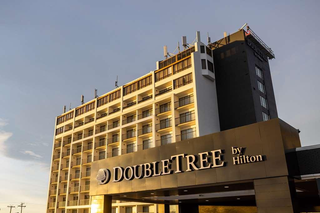 Hotel Doubletree By Hilton Calgary North Exterior foto