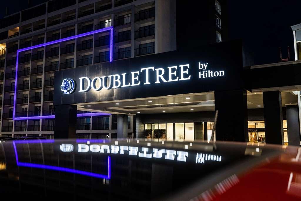 Hotel Doubletree By Hilton Calgary North Exterior foto